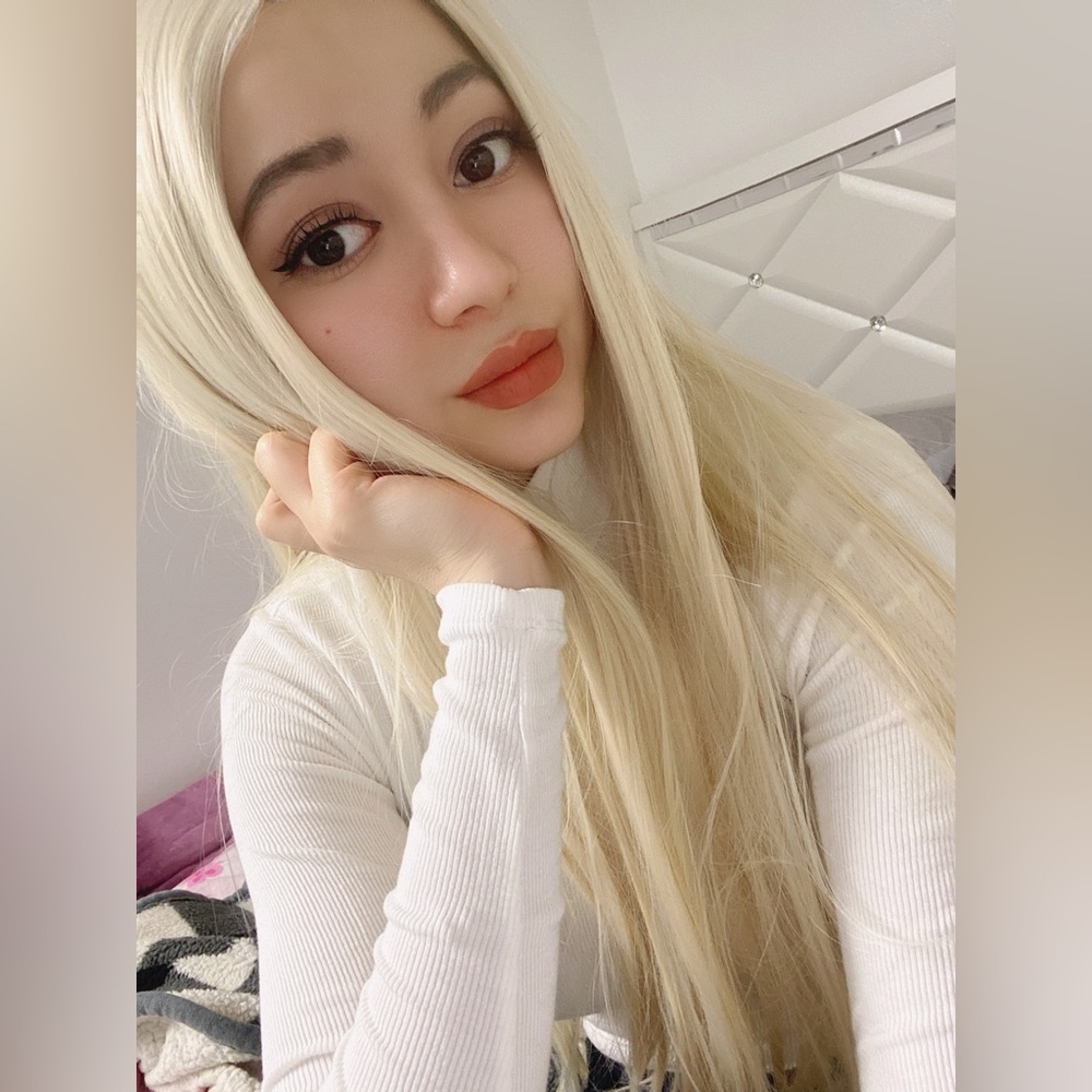 Long blond wings